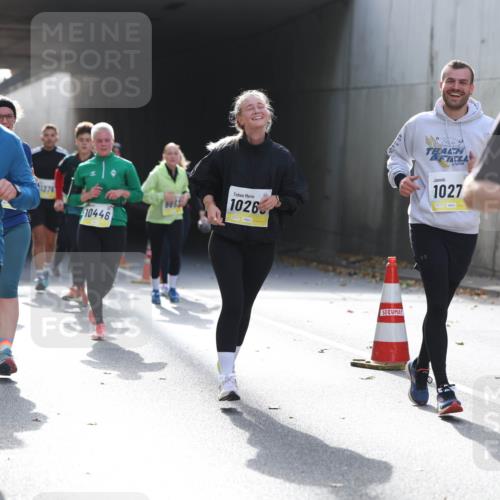 05.10.2025 - 20. swb-Marathon Bremen Michael Strokosch http://msf.ph/oto/9208335 05.10.2025 10:57:25 Laufen 1376, 11615, 9862, 10446, 1026, 1027, 11390 meine-sportfotos.de