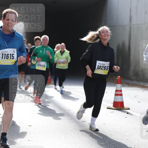 05.10.2025 - 20. swb-Marathon Bremen Michael Strokosch http://msf.ph/oto/9208340 05.10.2025 10:57:25 Laufen 11615, 02163, 10446, 10265, 00, 10271, 02118 meine-sportfotos.de