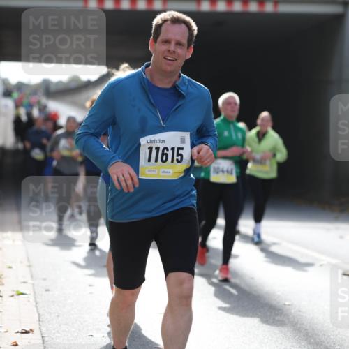 05.10.2025 - 20. swb-Marathon Bremen Michael Strokosch http://msf.ph/oto/9208342 05.10.2025 10:57:26 Laufen 11615, 02163, 10444, 1026 meine-sportfotos.de