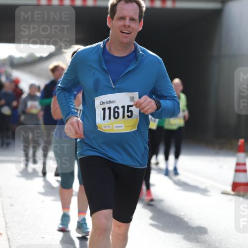 05.10.2025 - 20. swb-Marathon Bremen Michael Strokosch http://msf.ph/oto/9208344 05.10.2025 10:57:26 Laufen 11615, 02163, 1026, 117 meine-sportfotos.de