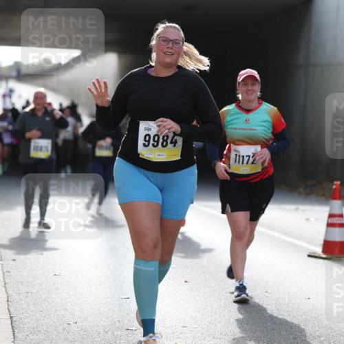 05.10.2025 - 20. swb-Marathon Bremen Michael Strokosch http://msf.ph/oto/9208355 05.10.2025 11:04:14 Laufen 9984, 02378, 11172 meine-sportfotos.de