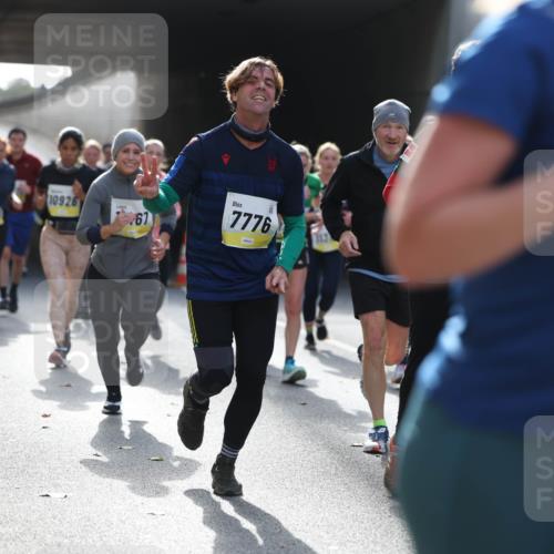 05.10.2025 - 20. swb-Marathon Bremen Michael Strokosch http://msf.ph/oto/9208356 05.10.2025 10:57:28 Laufen 10926, 61, 7776, 719 meine-sportfotos.de