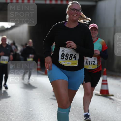 05.10.2025 - 20. swb-Marathon Bremen Michael Strokosch http://msf.ph/oto/9208361 05.10.2025 11:04:15 Laufen 9984, 02378, 11172 meine-sportfotos.de