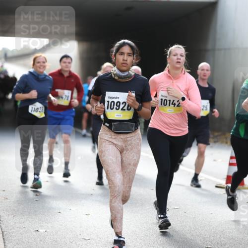 05.10.2025 - 20. swb-Marathon Bremen Michael Strokosch http://msf.ph/oto/9208371 05.10.2025 10:57:31 Laufen 11033, 9478, 10926, 10142, 25, 11306 meine-sportfotos.de