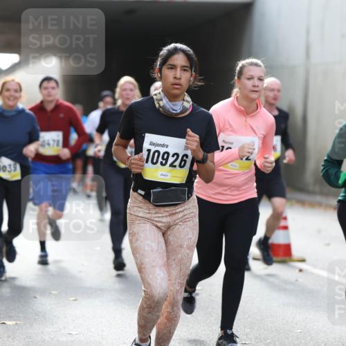 05.10.2025 - 20. swb-Marathon Bremen Michael Strokosch http://msf.ph/oto/9208375 05.10.2025 10:57:32 Laufen 1039, 10926, 104, 11306 meine-sportfotos.de