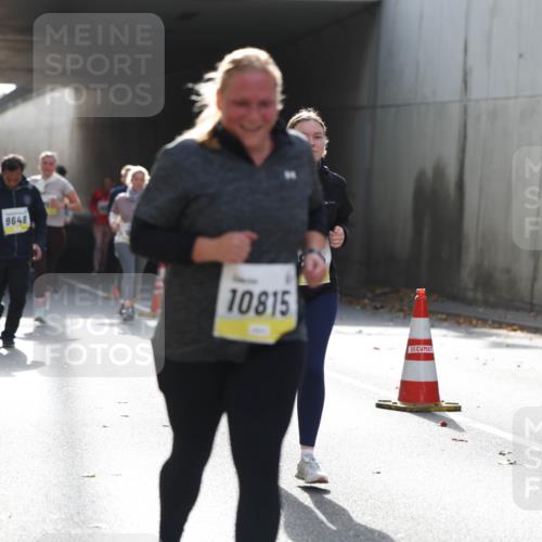 05.10.2025 - 20. swb-Marathon Bremen Michael Strokosch http://msf.ph/oto/9208378 05.10.2025 11:04:19 Laufen 3823, 9648, 10815 meine-sportfotos.de