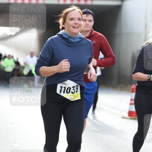 05.10.2025 - 20. swb-Marathon Bremen Michael Strokosch http://msf.ph/oto/9208389 05.10.2025 10:57:34 Laufen 11039, 10297, 512 meine-sportfotos.de