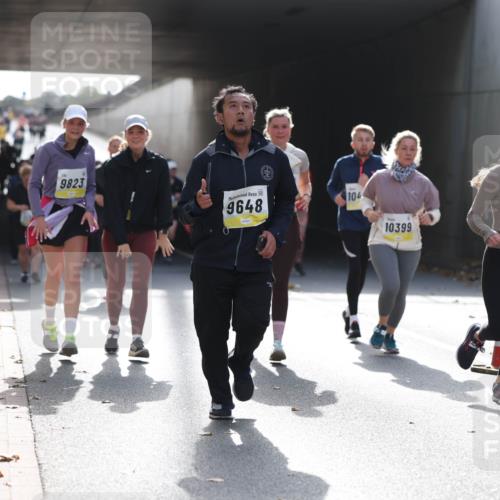 05.10.2025 - 20. swb-Marathon Bremen Michael Strokosch http://msf.ph/oto/9208391 05.10.2025 11:04:22 Laufen 9823, 9648, 104, 10399, 9479 meine-sportfotos.de