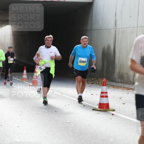 05.10.2025 - 20. swb-Marathon Bremen Michael Strokosch http://msf.ph/oto/9208392 05.10.2025 10:57:38 Laufen 953, 9448, 9812, 11187, 10098 meine-sportfotos.de