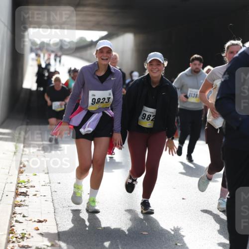 05.10.2025 - 20. swb-Marathon Bremen Michael Strokosch http://msf.ph/oto/9208402 05.10.2025 11:04:24 Laufen 9823, 982, 1138, 9648 meine-sportfotos.de