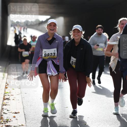 05.10.2025 - 20. swb-Marathon Bremen Michael Strokosch http://msf.ph/oto/9208405 05.10.2025 11:04:24 Laufen 9823, 98, 9648 meine-sportfotos.de