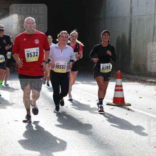 05.10.2025 - 20. swb-Marathon Bremen Michael Strokosch http://msf.ph/oto/9208406 05.10.2025 10:57:45 Laufen 10485, 10483, 205, 10, 9532, 10551, 9398 meine-sportfotos.de