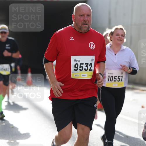 05.10.2025 - 20. swb-Marathon Bremen Michael Strokosch http://msf.ph/oto/9208416 05.10.2025 10:57:47 Laufen 9532, 02274, 10551, 9598 meine-sportfotos.de