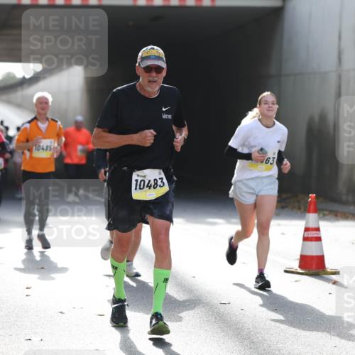 05.10.2025 - 20. swb-Marathon Bremen Michael Strokosch http://msf.ph/oto/9208422 05.10.2025 10:57:48 Laufen 10485, 10483, 63 meine-sportfotos.de
