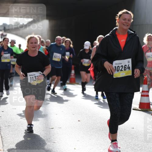 05.10.2025 - 20. swb-Marathon Bremen Michael Strokosch http://msf.ph/oto/9208427 05.10.2025 11:04:28 Laufen 11563, 113, 8273, 10264, 9526 meine-sportfotos.de