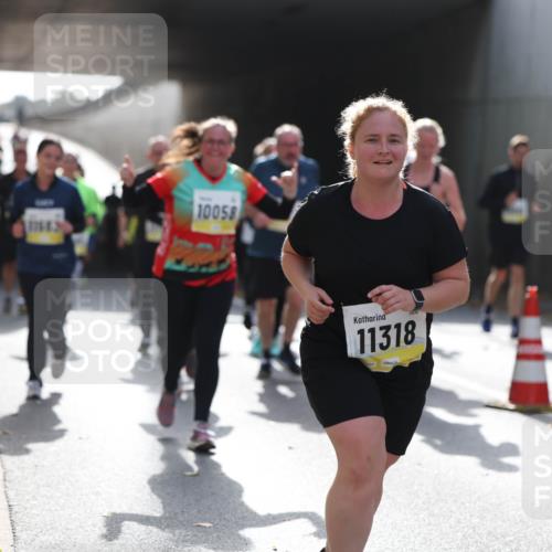 05.10.2025 - 20. swb-Marathon Bremen Michael Strokosch http://msf.ph/oto/9208432 05.10.2025 11:04:29 Laufen 11143, 10058, 11318 meine-sportfotos.de