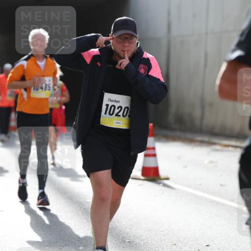 05.10.2025 - 20. swb-Marathon Bremen Michael Strokosch http://msf.ph/oto/9208436 05.10.2025 10:57:50 Laufen 10485, 1020, 1 meine-sportfotos.de