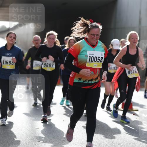 05.10.2025 - 20. swb-Marathon Bremen Michael Strokosch http://msf.ph/oto/9208441 05.10.2025 11:04:31 Laufen 11563, 1115, 9867, 10058, 10183, 9675 meine-sportfotos.de