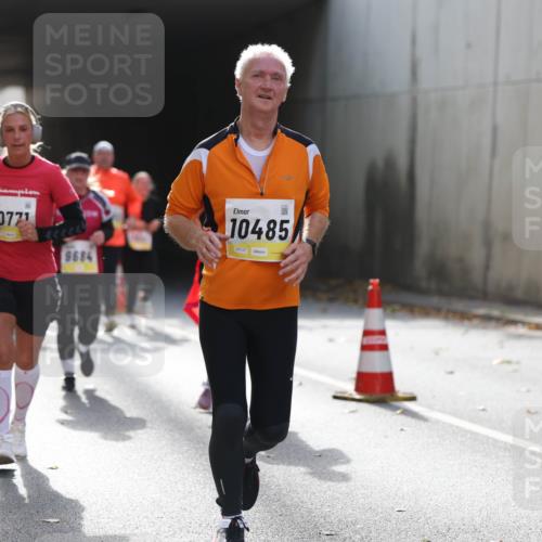 05.10.2025 - 20. swb-Marathon Bremen Michael Strokosch http://msf.ph/oto/9208444 05.10.2025 10:57:52 Laufen 10771, 9684, 10485 meine-sportfotos.de