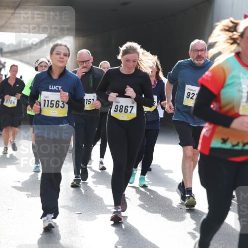 05.10.2025 - 20. swb-Marathon Bremen Michael Strokosch http://msf.ph/oto/9208445 05.10.2025 11:04:31 Laufen 9784, 11563, 1157, 9867, 6, 927, 10058, 9675 meine-sportfotos.de