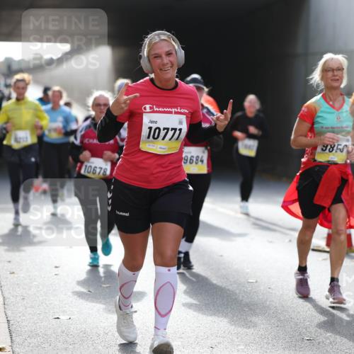 05.10.2025 - 20. swb-Marathon Bremen Michael Strokosch http://msf.ph/oto/9208449 05.10.2025 10:57:53 Laufen 10678, 10771, 02154, 9684, 9858, 10 meine-sportfotos.de