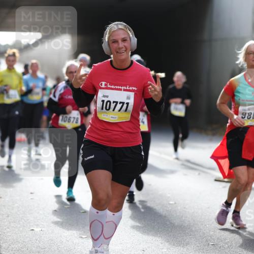 05.10.2025 - 20. swb-Marathon Bremen Michael Strokosch http://msf.ph/oto/9208451 05.10.2025 10:57:53 Laufen 10678, 10771, 02154, 9855 meine-sportfotos.de
