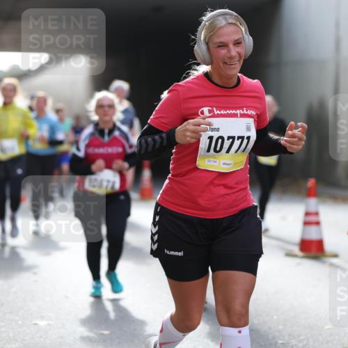 05.10.2025 - 20. swb-Marathon Bremen Michael Strokosch http://msf.ph/oto/9208454 05.10.2025 10:57:53 Laufen 1067, 10777, 02154, 2018 meine-sportfotos.de