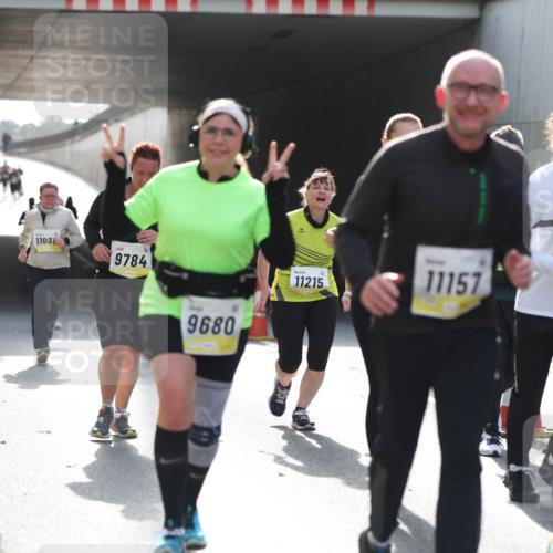 05.10.2025 - 20. swb-Marathon Bremen Michael Strokosch http://msf.ph/oto/9208462 05.10.2025 11:04:34 Laufen 11036, 9784, 9680, 11215, 11157, 30962 meine-sportfotos.de