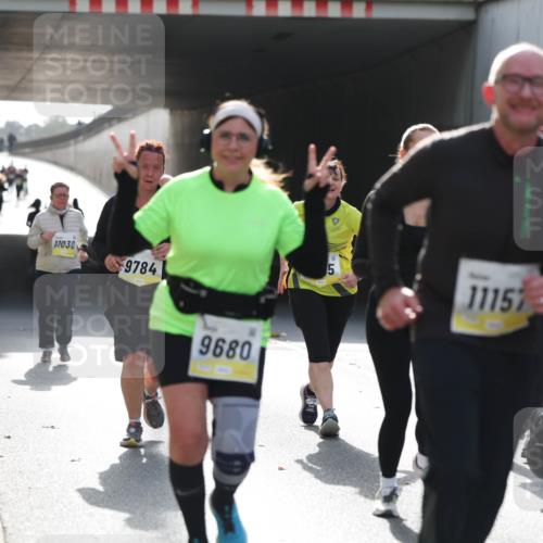 05.10.2025 - 20. swb-Marathon Bremen Michael Strokosch http://msf.ph/oto/9208464 05.10.2025 11:04:34 Laufen 11030, 9784, 9680, 5, 11157, 9 meine-sportfotos.de