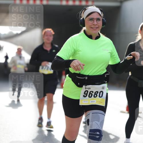 05.10.2025 - 20. swb-Marathon Bremen Michael Strokosch http://msf.ph/oto/9208473 05.10.2025 11:04:35 Laufen 9784, 9680, 02113 meine-sportfotos.de