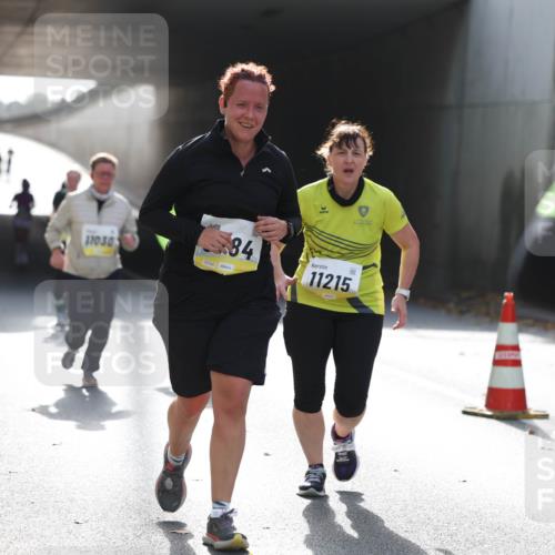 05.10.2025 - 20. swb-Marathon Bremen Michael Strokosch http://msf.ph/oto/9208478 05.10.2025 11:04:36 Laufen 11030, 84, 02164, 11215 meine-sportfotos.de
