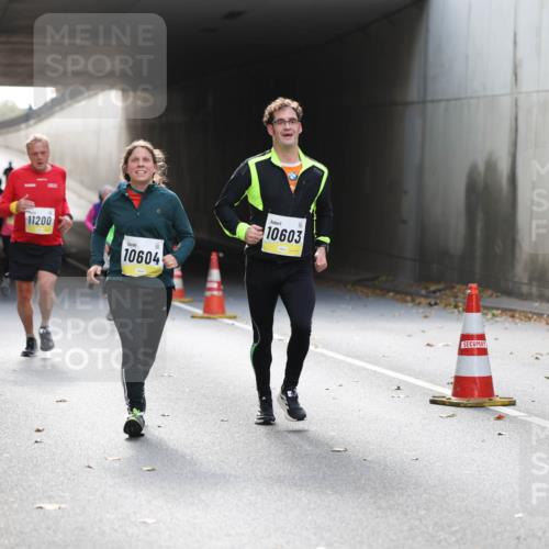 05.10.2025 - 20. swb-Marathon Bremen Michael Strokosch http://msf.ph/oto/9208487 05.10.2025 10:58:03 Laufen 11200, 10604, 10603 meine-sportfotos.de