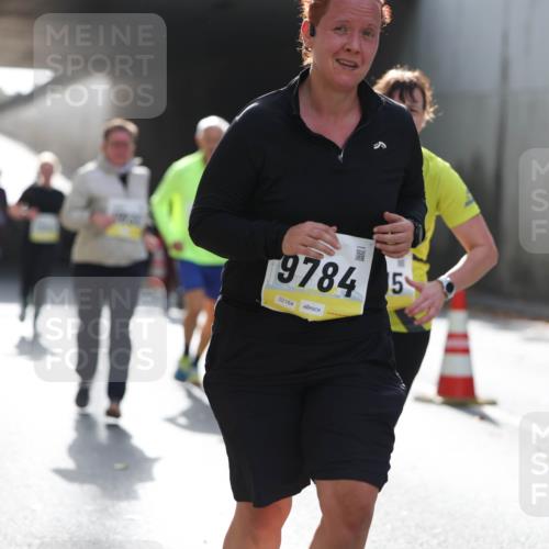 05.10.2025 - 20. swb-Marathon Bremen Michael Strokosch http://msf.ph/oto/9208488 05.10.2025 11:04:37 Laufen 9784, 5, 02164 meine-sportfotos.de