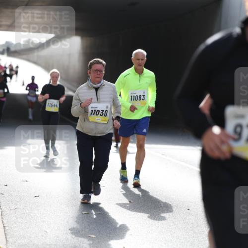05.10.2025 - 20. swb-Marathon Bremen Michael Strokosch http://msf.ph/oto/9208490 05.10.2025 11:04:38 Laufen 11544, 11030, 11083, 9784 meine-sportfotos.de