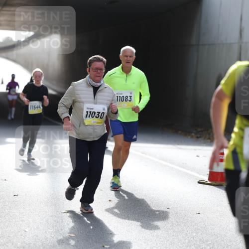 05.10.2025 - 20. swb-Marathon Bremen Michael Strokosch http://msf.ph/oto/9208492 05.10.2025 11:04:38 Laufen 11544, 11030, 11083 meine-sportfotos.de