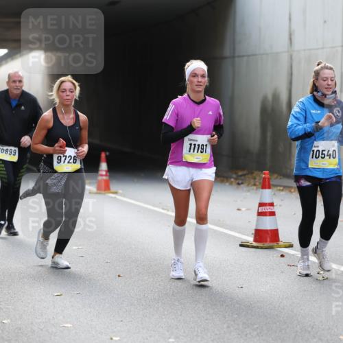 05.10.2025 - 20. swb-Marathon Bremen Michael Strokosch http://msf.ph/oto/9208517 05.10.2025 11:04:50 Laufen 10899, 9726, 11191, 10540, 00 meine-sportfotos.de