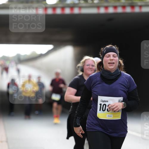 05.10.2025 - 20. swb-Marathon Bremen Michael Strokosch http://msf.ph/oto/9208558 05.10.2025 11:05:15 Laufen 10 meine-sportfotos.de