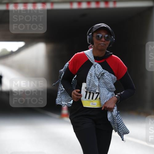 05.10.2025 - 20. swb-Marathon Bremen Michael Strokosch http://msf.ph/oto/9208574 05.10.2025 11:05:27 Laufen 1117 meine-sportfotos.de