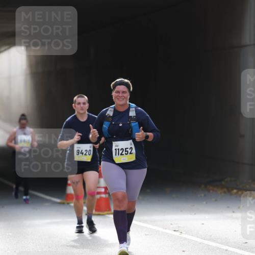 05.10.2025 - 20. swb-Marathon Bremen Michael Strokosch http://msf.ph/oto/9208577 05.10.2025 11:05:51 Laufen 9420, 11252 meine-sportfotos.de