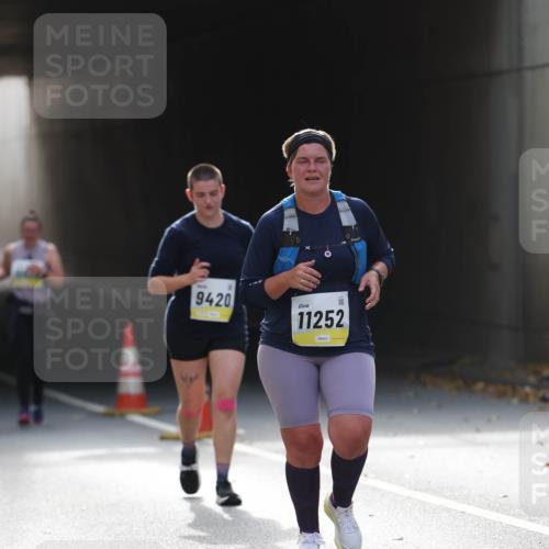 05.10.2025 - 20. swb-Marathon Bremen Michael Strokosch http://msf.ph/oto/9208580 05.10.2025 11:05:52 Laufen 9420, 11252 meine-sportfotos.de