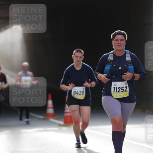 05.10.2025 - 20. swb-Marathon Bremen Michael Strokosch http://msf.ph/oto/9208582 05.10.2025 11:05:53 Laufen 9420, 11252 meine-sportfotos.de