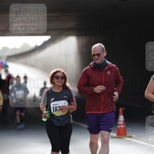 05.10.2025 - 20. swb-Marathon Bremen Michael Strokosch http://msf.ph/oto/9208603 05.10.2025 11:06:01 Laufen 107 meine-sportfotos.de