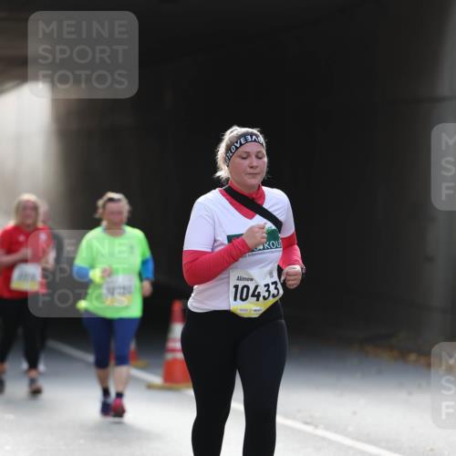 05.10.2025 - 20. swb-Marathon Bremen Michael Strokosch http://msf.ph/oto/9208610 05.10.2025 11:06:07 Laufen 10433, 02075 meine-sportfotos.de