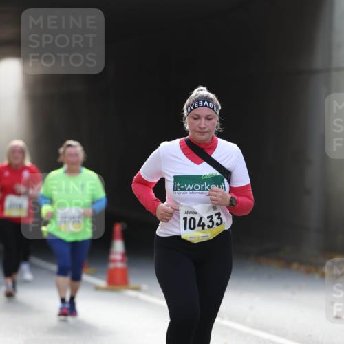 05.10.2025 - 20. swb-Marathon Bremen Michael Strokosch http://msf.ph/oto/9208612 05.10.2025 11:06:07 Laufen 10433, 02075 meine-sportfotos.de