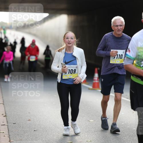 05.10.2025 - 20. swb-Marathon Bremen Michael Strokosch http://msf.ph/oto/9208613 05.10.2025 11:08:32 Laufen 109, 110, 02620, 42, 195, 946 meine-sportfotos.de