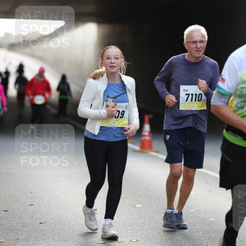 05.10.2025 - 20. swb-Marathon Bremen Michael Strokosch http://msf.ph/oto/9208615 05.10.2025 11:08:32 Laufen 02464, 09, 42, 195, 02620, 7110, 10846 meine-sportfotos.de