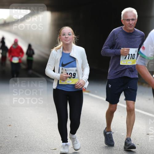 05.10.2025 - 20. swb-Marathon Bremen Michael Strokosch http://msf.ph/oto/9208619 05.10.2025 11:08:33 Laufen 09, 02404, 7110, 42, 1084 meine-sportfotos.de