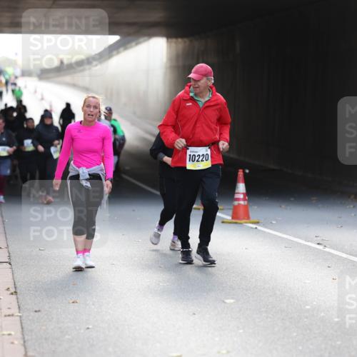 05.10.2025 - 20. swb-Marathon Bremen Michael Strokosch http://msf.ph/oto/9208631 05.10.2025 11:08:40 Laufen 10220 meine-sportfotos.de