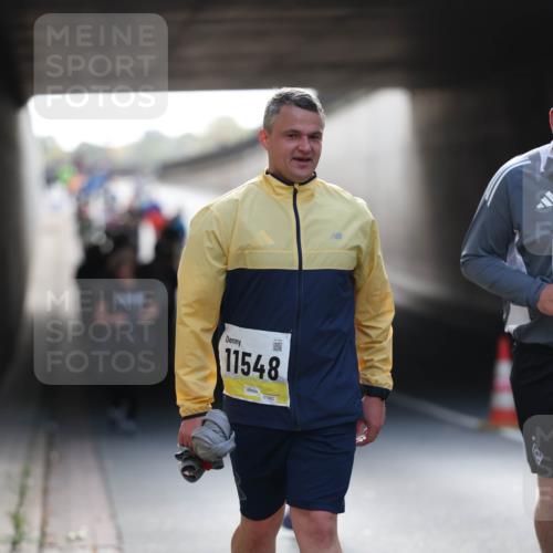 05.10.2025 - 20. swb-Marathon Bremen Michael Strokosch http://msf.ph/oto/9208637 05.10.2025 11:06:12 Laufen 11548, 01982 meine-sportfotos.de