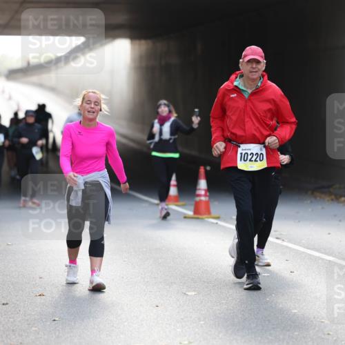 05.10.2025 - 20. swb-Marathon Bremen Michael Strokosch http://msf.ph/oto/9208641 05.10.2025 11:08:41 Laufen 10220 meine-sportfotos.de
